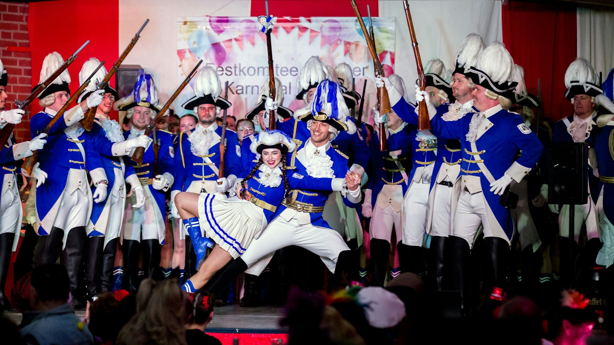 Auftritt der KG Bedburger Ritter ‚Em Ulk‘ bei der Sitzung des Festkomitees Pescher Karneval in der Aula des Gymnasiums Pesch.