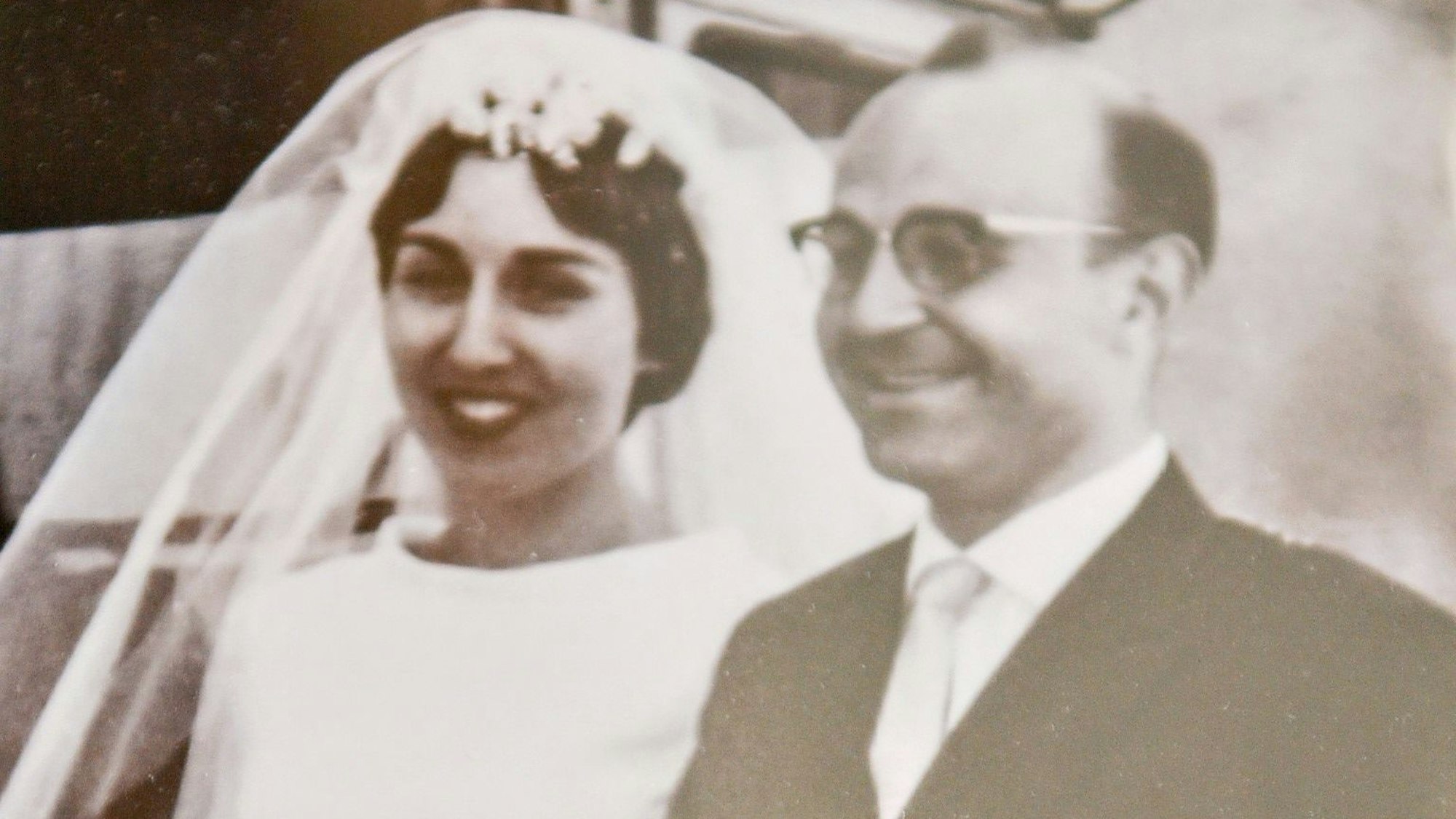 Eine alte Aufnahme von dem Hochzeitspaar.