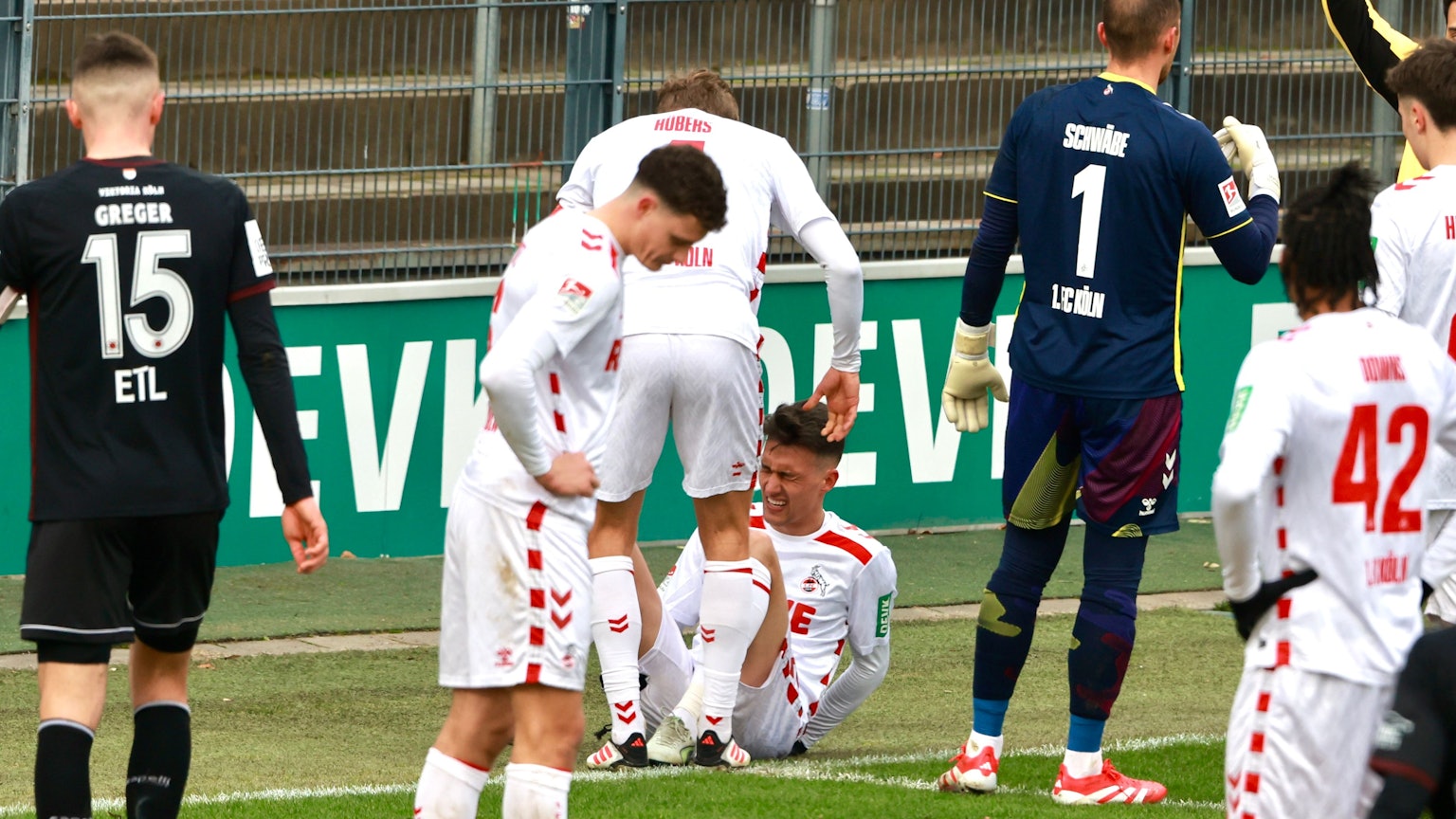 Schmerzverzerrtes Gesicht: Dejan Ljubicic (r.) musste ausgewechselt werden.