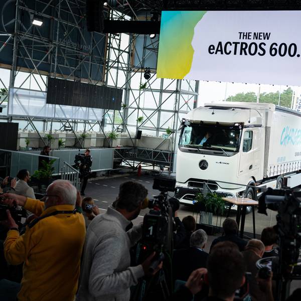 Der US-Konzern Amazon hat bei Daimler Truck 200 E-Lkw des 2023 vorgestellten Typs „eActros 600“ bestellt. (Archivbild)