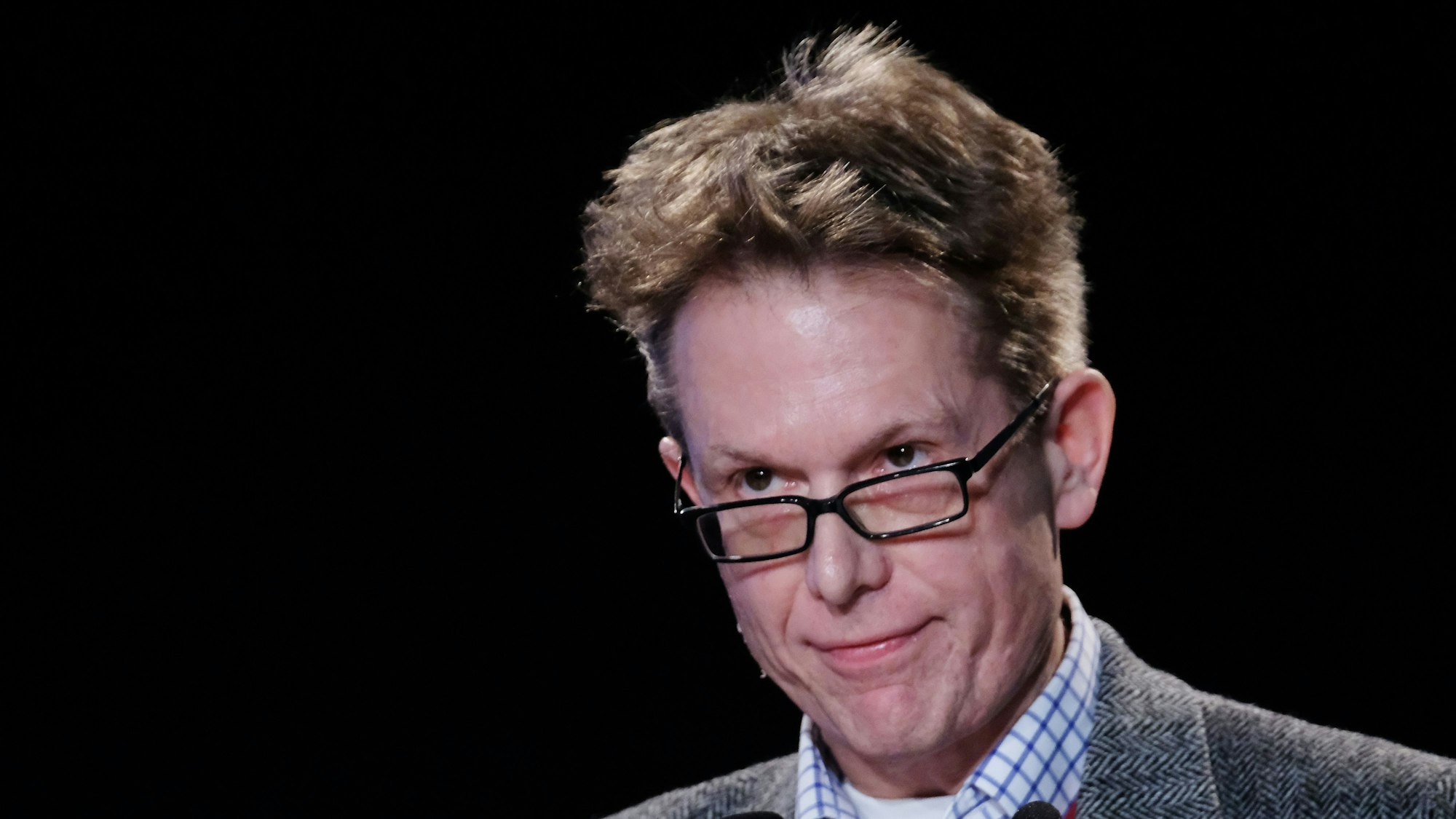 Der ehemalige AfD-Europakandidat Gunnar Beck spricht 2018 beim Delegiertenparteitag der Alternative für Deutschland (AfD). (Archivbild)