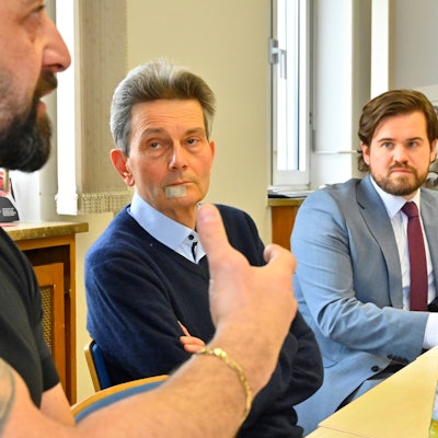 Rolf Mützenich in der Bildmitte kam nach Gummersbach.