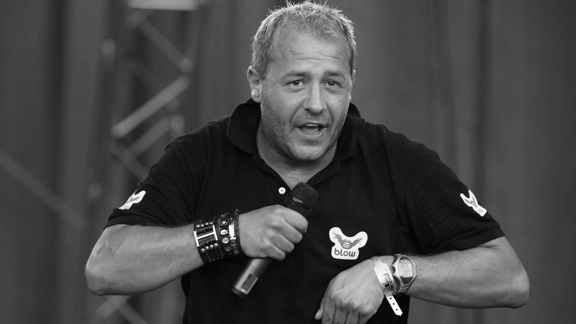 Willi Herren ist tot Der Schauspieler und Reality-TV-Star starb am Dienstag in seiner Wohnung in Köln.