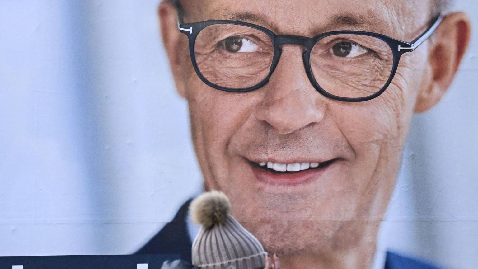 Friedrich Merz (M), CDU-Vorsitzender und Kanzlerkandidat seiner Partei