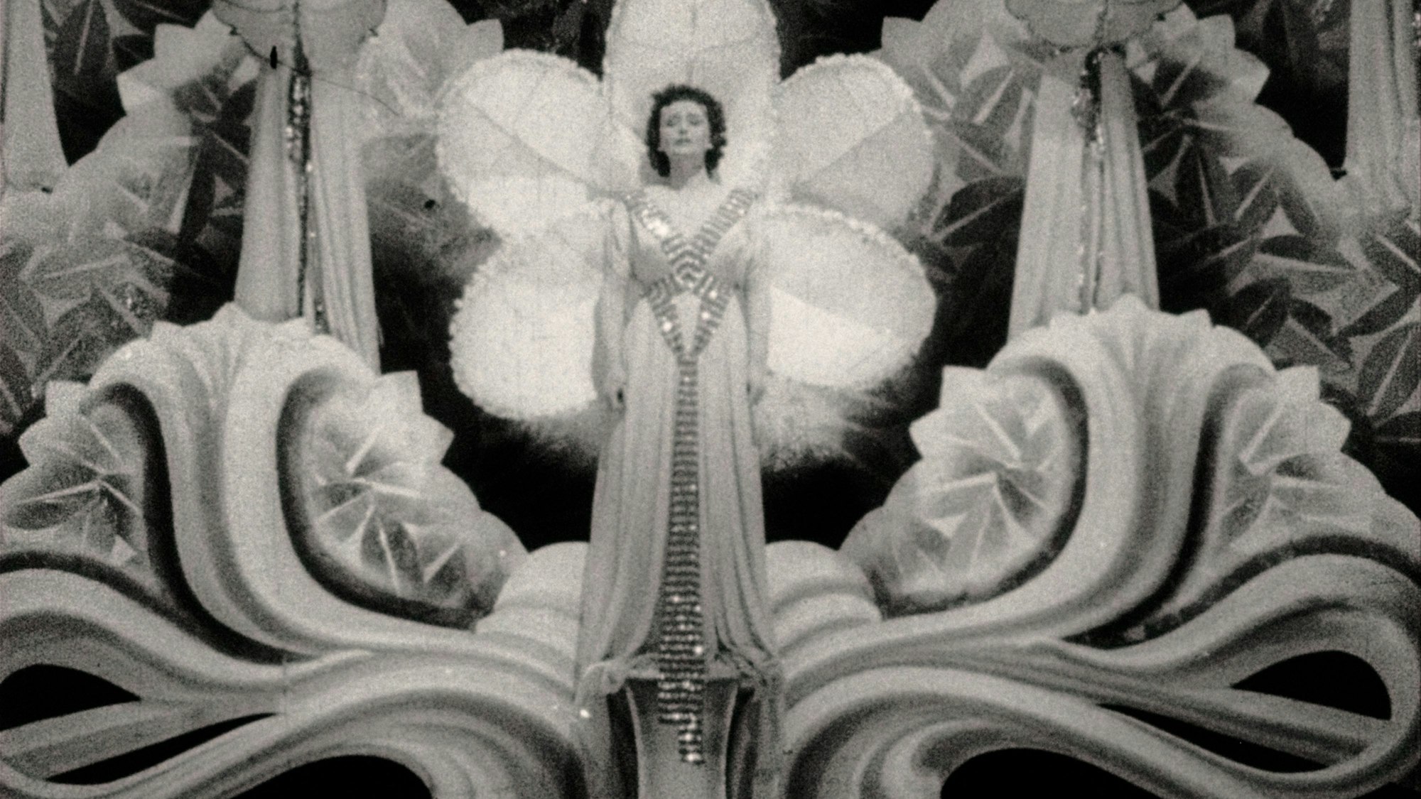 Zarah Leander als Hanna Holberg in einer Szene des Films "Die große Liebe" (undatierte Filmszene). Vor 80 Jahren, am 12. Juni, kam der Propagandafilm ins Kino. Die Rechte an ihm liegen heute bei der Murnau-Stiftung in Wiesbaden.