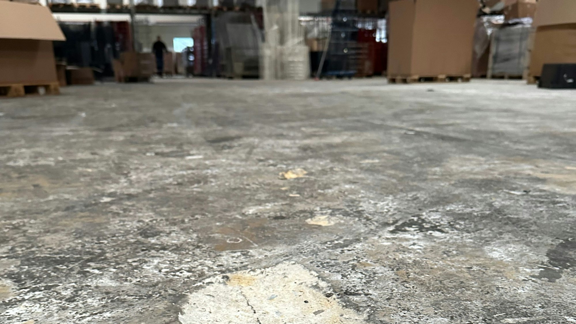 Der Boden der Lagerhallen auf dem ehemaligen Thurn-Gelände muss auch saniert werden.