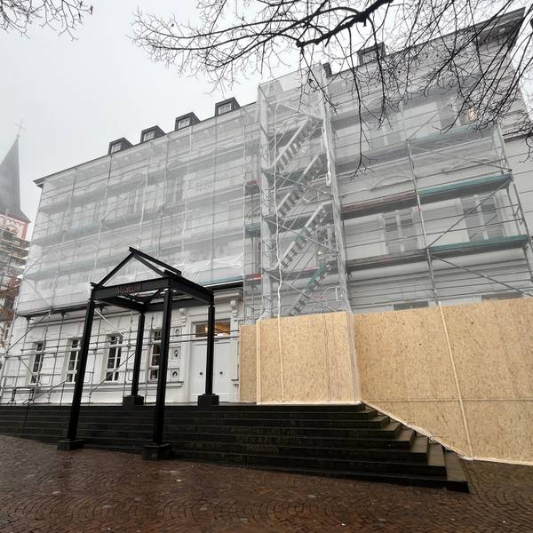 Die Fenster des Siegburger Stadtmzuseums werden in den kommenden MOnaten aufwändig saniert.