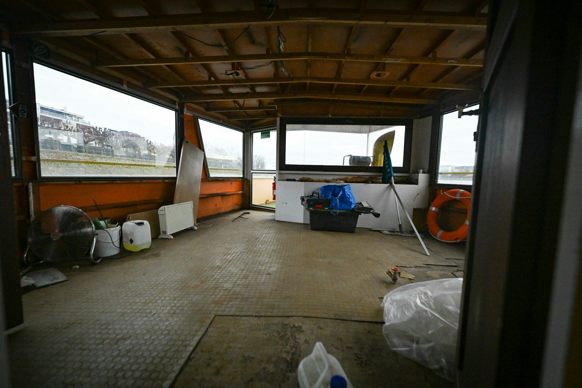 Im hinteren Teil des Schiffes sollen zwei Schlafzimmer und ein Aufenthaltsraum entstehen.