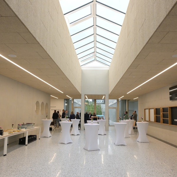 Der neue Zentralbau des Freiherr-vom-Stein-Schulzentrums ist ein Meilenstein für Rösrath.