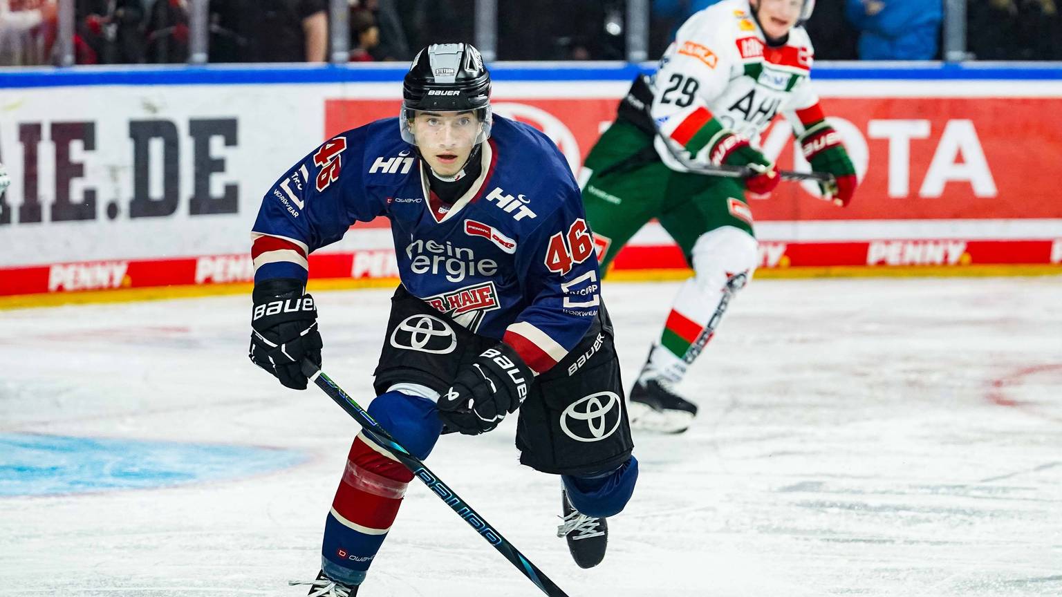 Kevin Niedenz stürmt für die Kölner Haie.