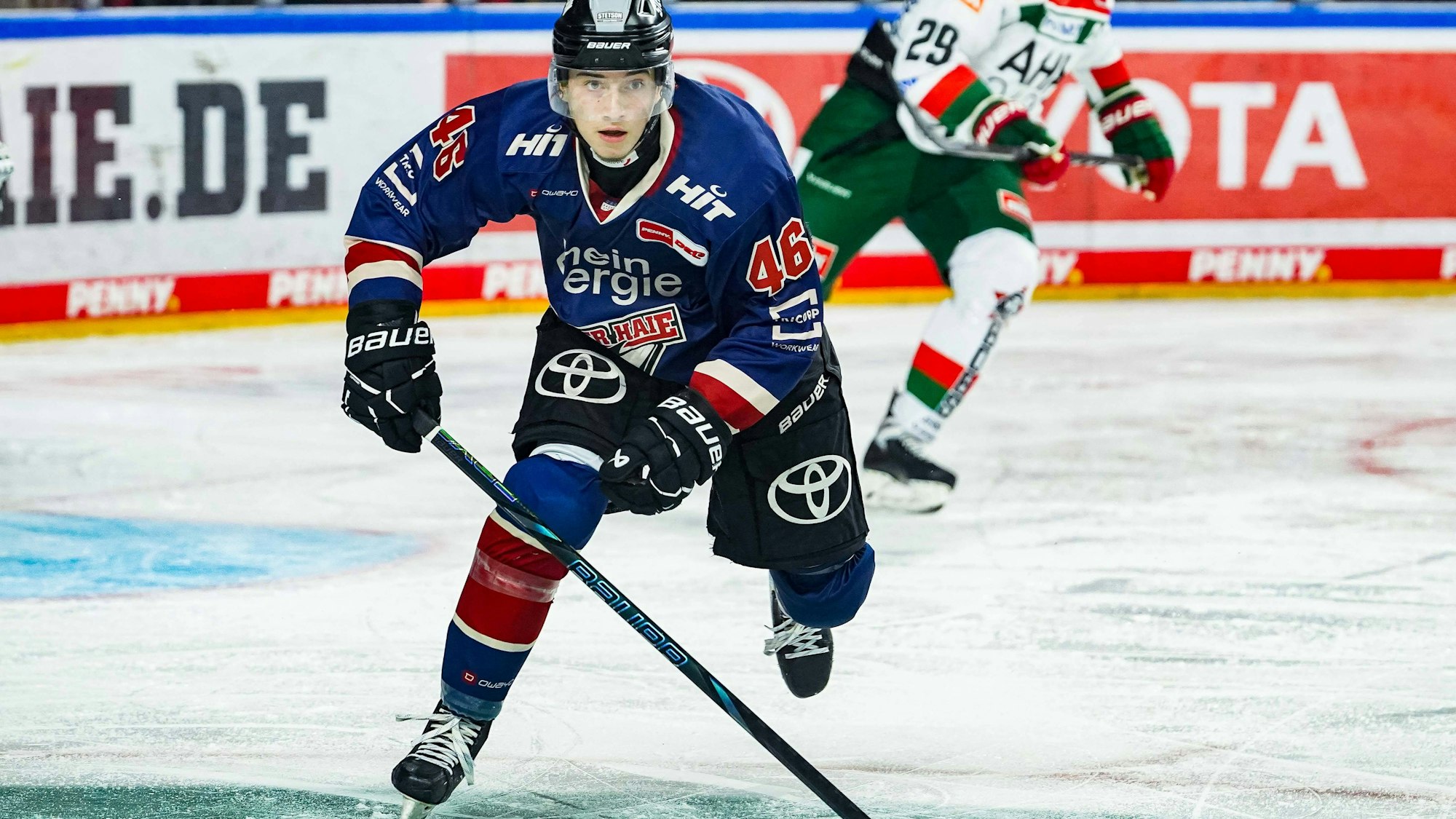 Kevin Niedenz stürmt für die Kölner Haie.