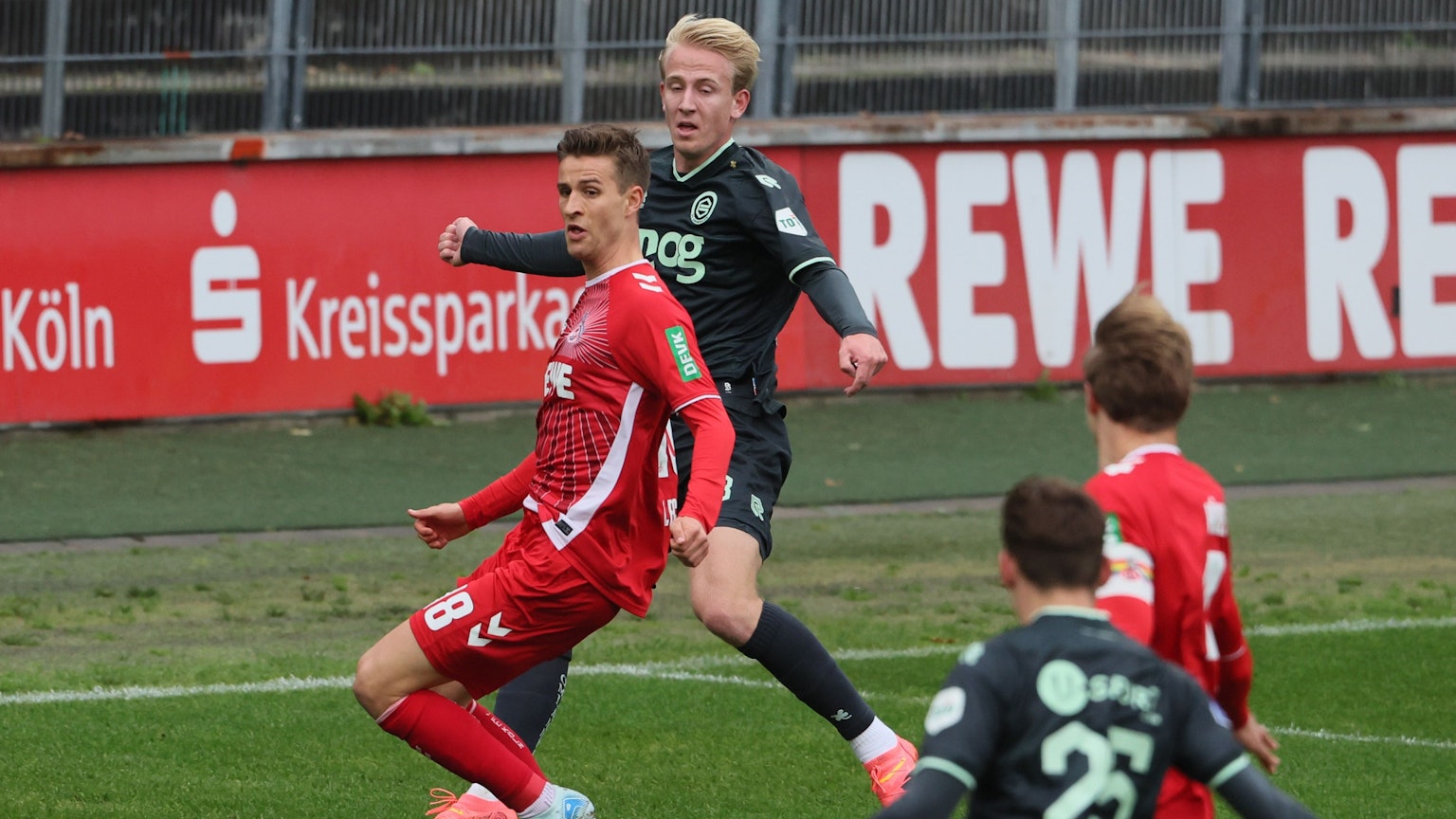 Testspiel im Franz-Kremer-Stadion, 1. FC Köln vs. FC Groningen (Eredevesie Niederlande), Rasmus Carstensen (1. FC Köln), 14.10.2024, Bild: Herbert Bucco