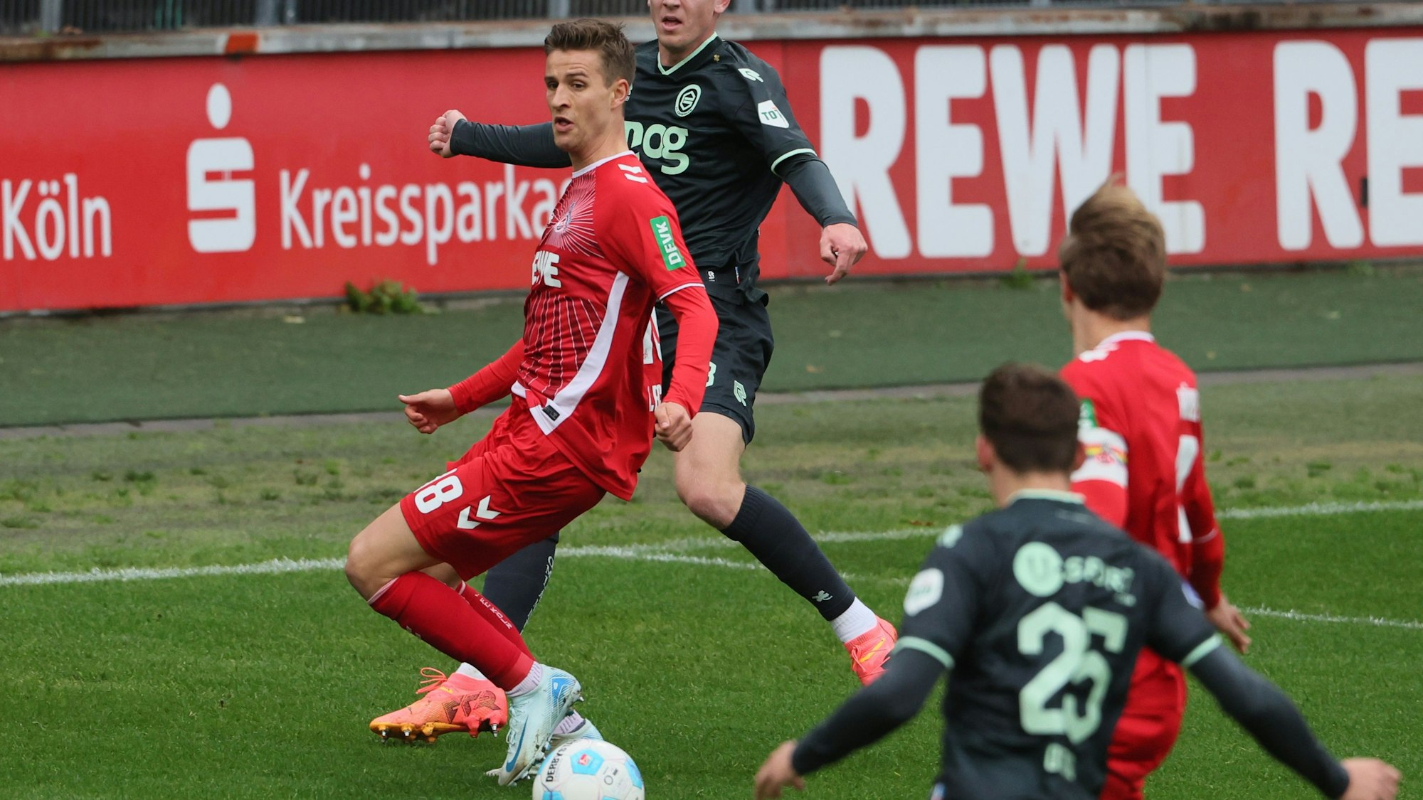 Testspiel im Franz-Kremer-Stadion, 1. FC Köln vs. FC Groningen (Eredevesie Niederlande), Rasmus Carstensen (1. FC Köln), 14.10.2024, Bild: Herbert Bucco