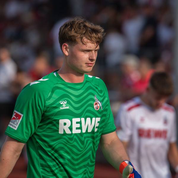 Jonas Urbig im Trikot des 1. FC Köln.