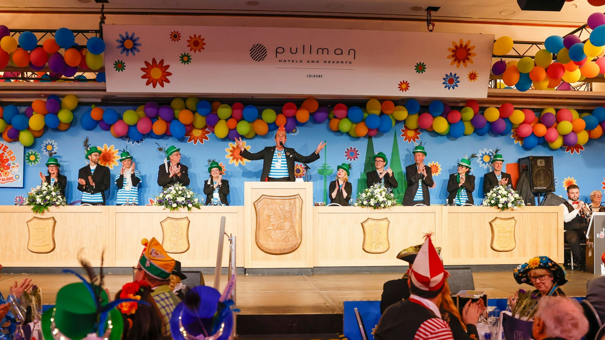 Der Elferrat (v.l.): Gisela Walsken, Thorsten Moeck, Claudia Reischauer, Helmut Bargon, Martina Schönhals, Walter F. Passmann,Mareike Marx, Dr. Matthias Hamann, Dr. Wilhelm von Moers, Eva Heinen, Rüdiger Wenzel.