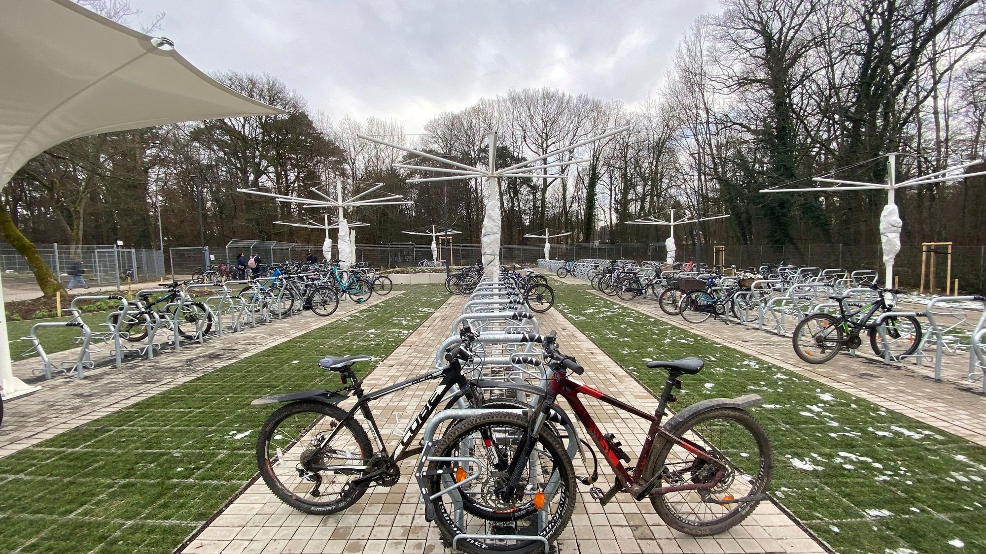 Die neue Abstellanlage für Räder in Bensberg.