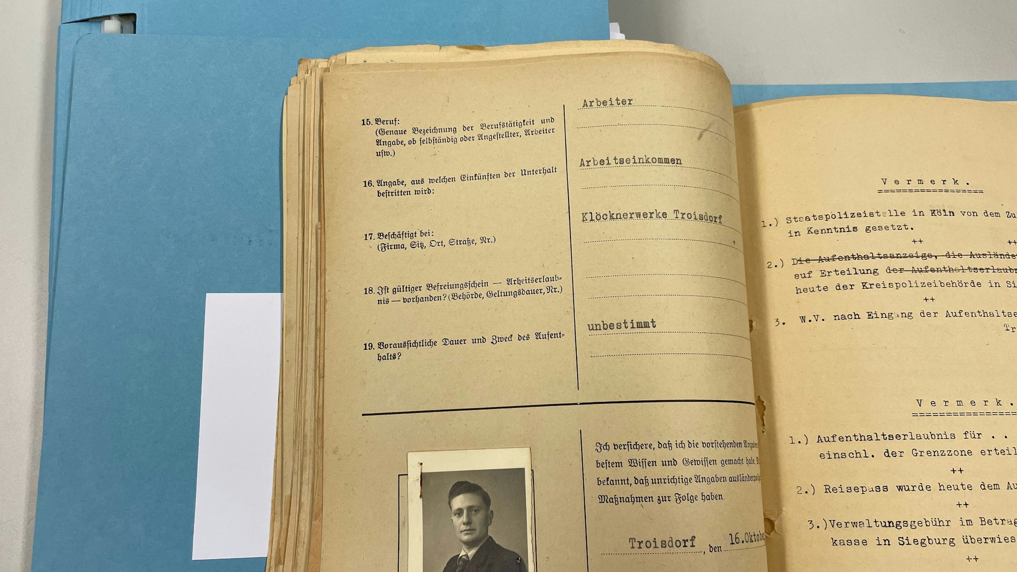 Akten des Troisdorfer Stadtarchivs zu Zwangsarbeiterinnen und Zwangsarbeitern sind mit finanzieller Unterstützung der Bund-Länder-Mittel für die Nachwelt gesichert worden.