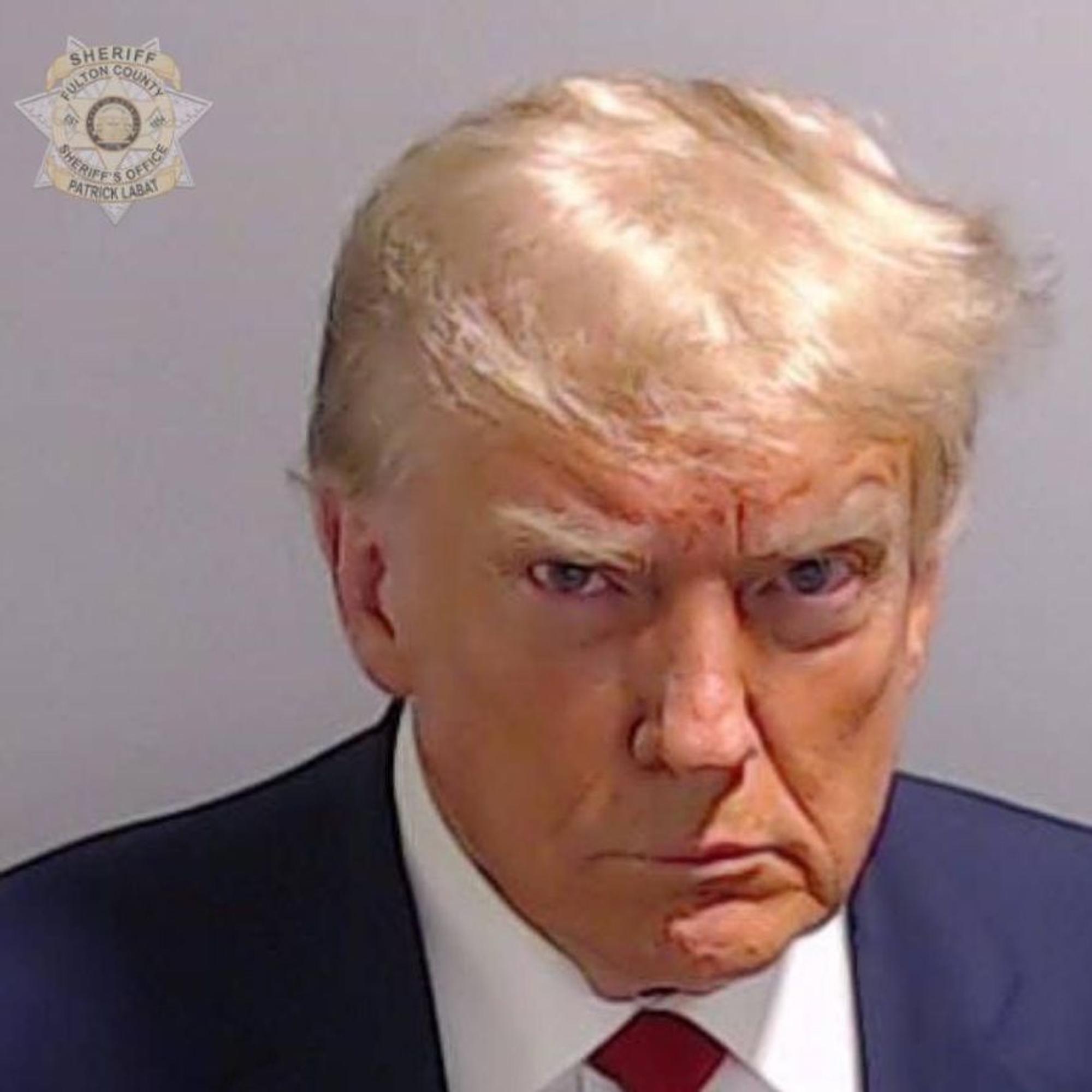 Berühmtes Fahndungsfoto: Donald Trump auf einem von der Polizei nach seiner kurzzeitigen Festnahme angefertigten Foto im August 2023.