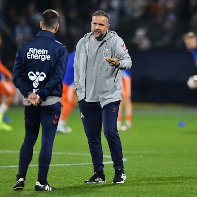 Fußball Regionalliga West 13. SPIELTAG: 1. FC Köln U21 - MSV Duisburg am 25.10.2024 im Franz-Kremer-Stadion in Köln
Evangelos Sbonias ( Trainer 1. FC Köln U21 ), rechts
Foto: Thorsten Tillmann / FUNKE Foto Services