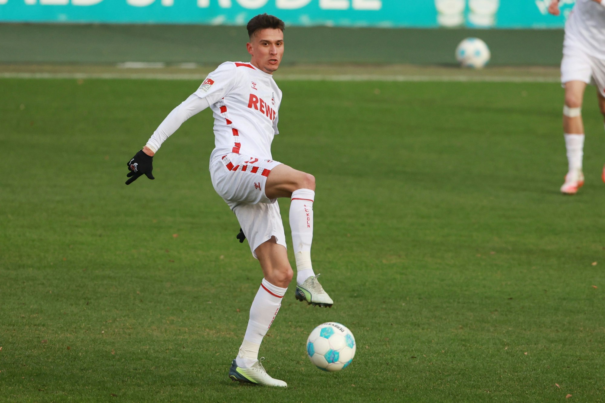 Dejan Ljubicic absolvierte das Abschlusstraining des 1. FC Köln am Freitag und kann am Samstag in Hamburg spielen.