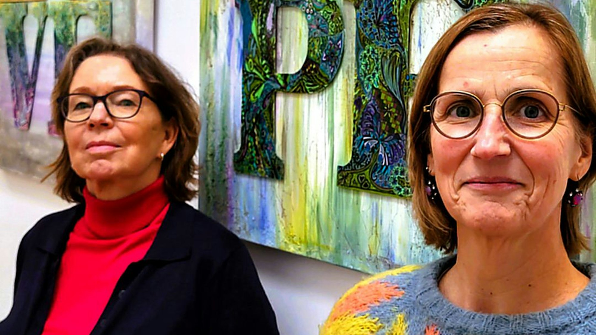 Zu sehen sind die Künstlerin Eva-Maria Bock-Meyer (l.) und Gisela Schoppwinkel, Geschäftsführerin Hospiz Erftaue.