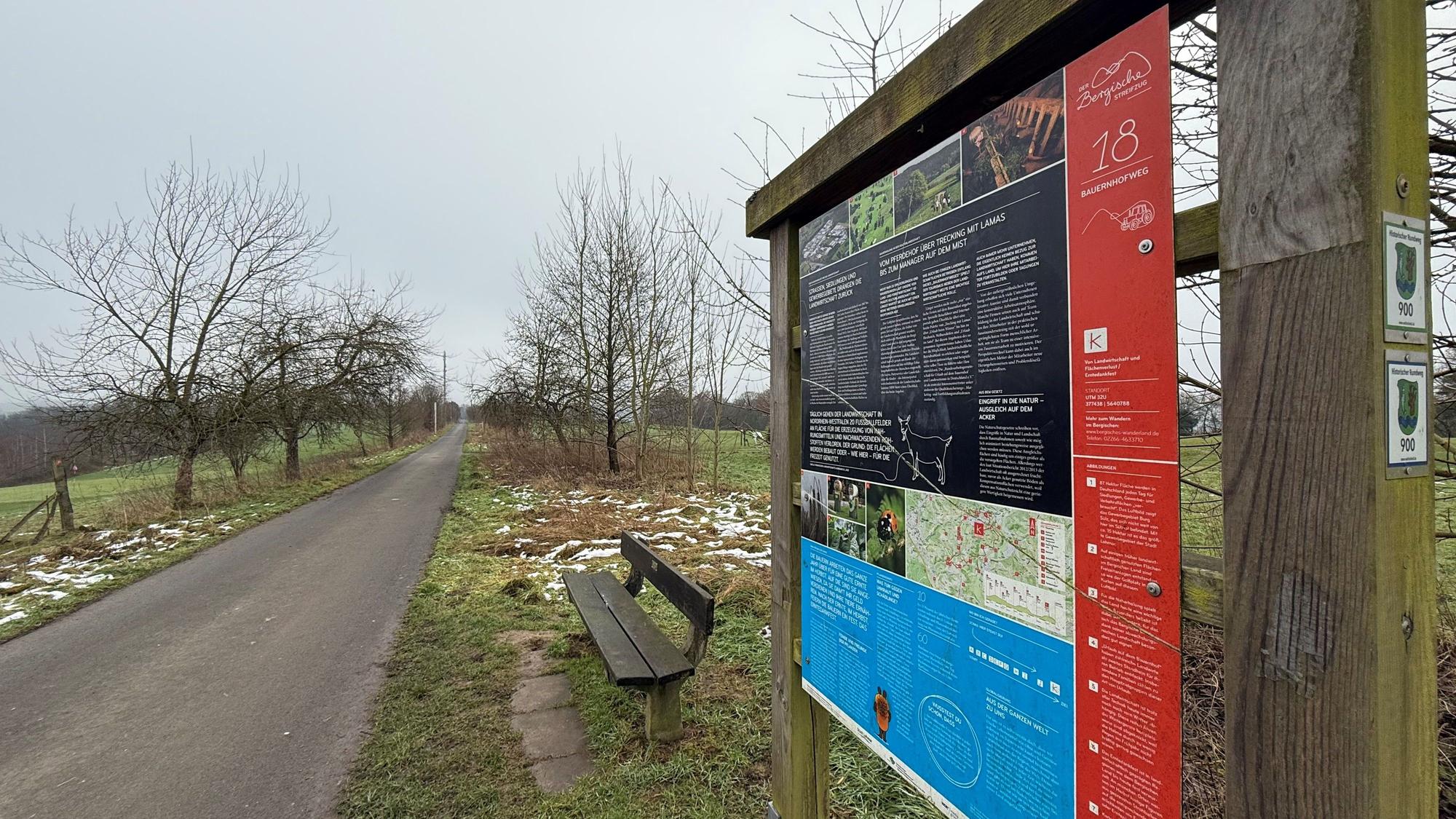 Der Bauernhofweg in Lohmar.
Elf Infotafeln gibt es auf der Strecke.