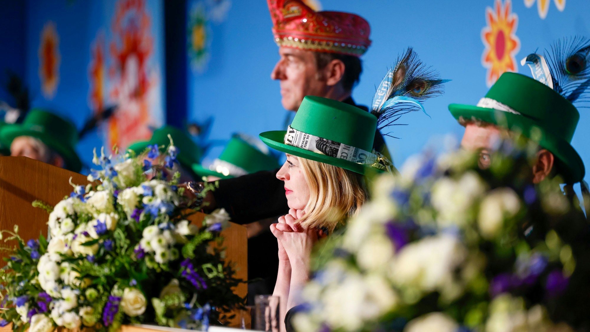 Sitzungsleiter Walter F. Passmann mit Mareike Marx