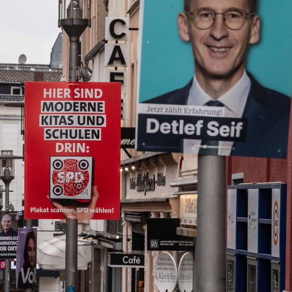 Das Bild zeigt zahlreiche Wahlplakate von unterschiedlichen Parteien in Euskirchen.