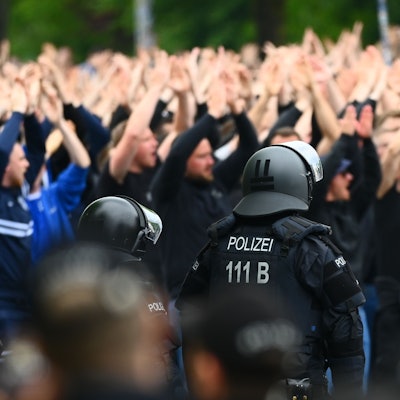 HSV-Anhänger auf dem Weg zum Volksparkstadion.