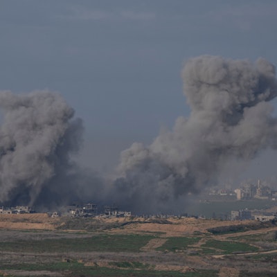 Explosionen an der nördlichen Grenze des Gazastreifens am geplanten Tag der neu ausgehandelten Waffenruhe zwischen Israel und der Hamas im Gazastreifen.