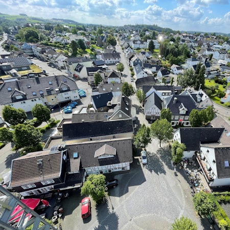 Strittig diskutiert wird über die künftige Verkehrsführung am Kirchplatz.