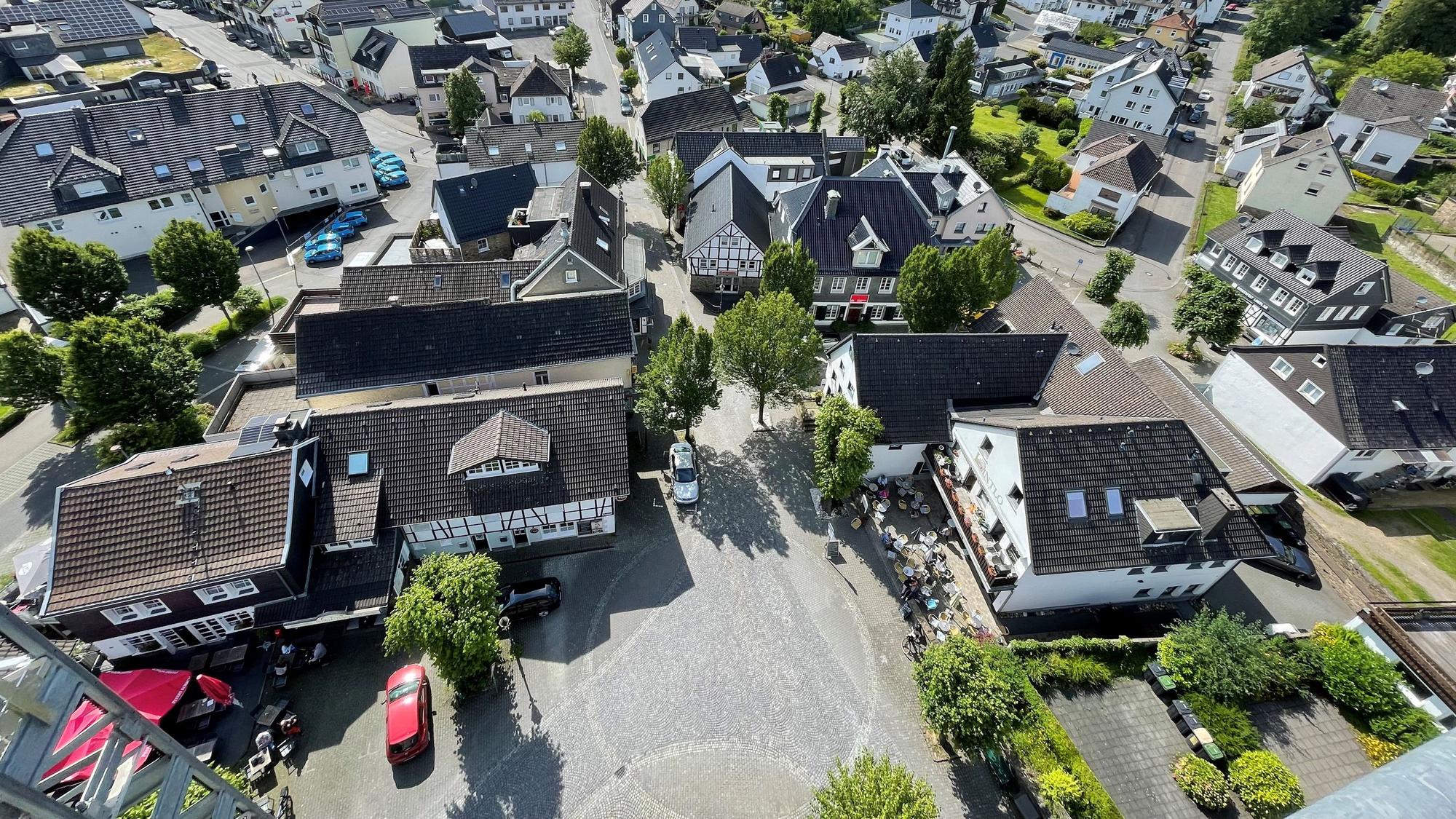 Strittig diskutiert wird über die künftige Verkehrsführung am Kirchplatz.