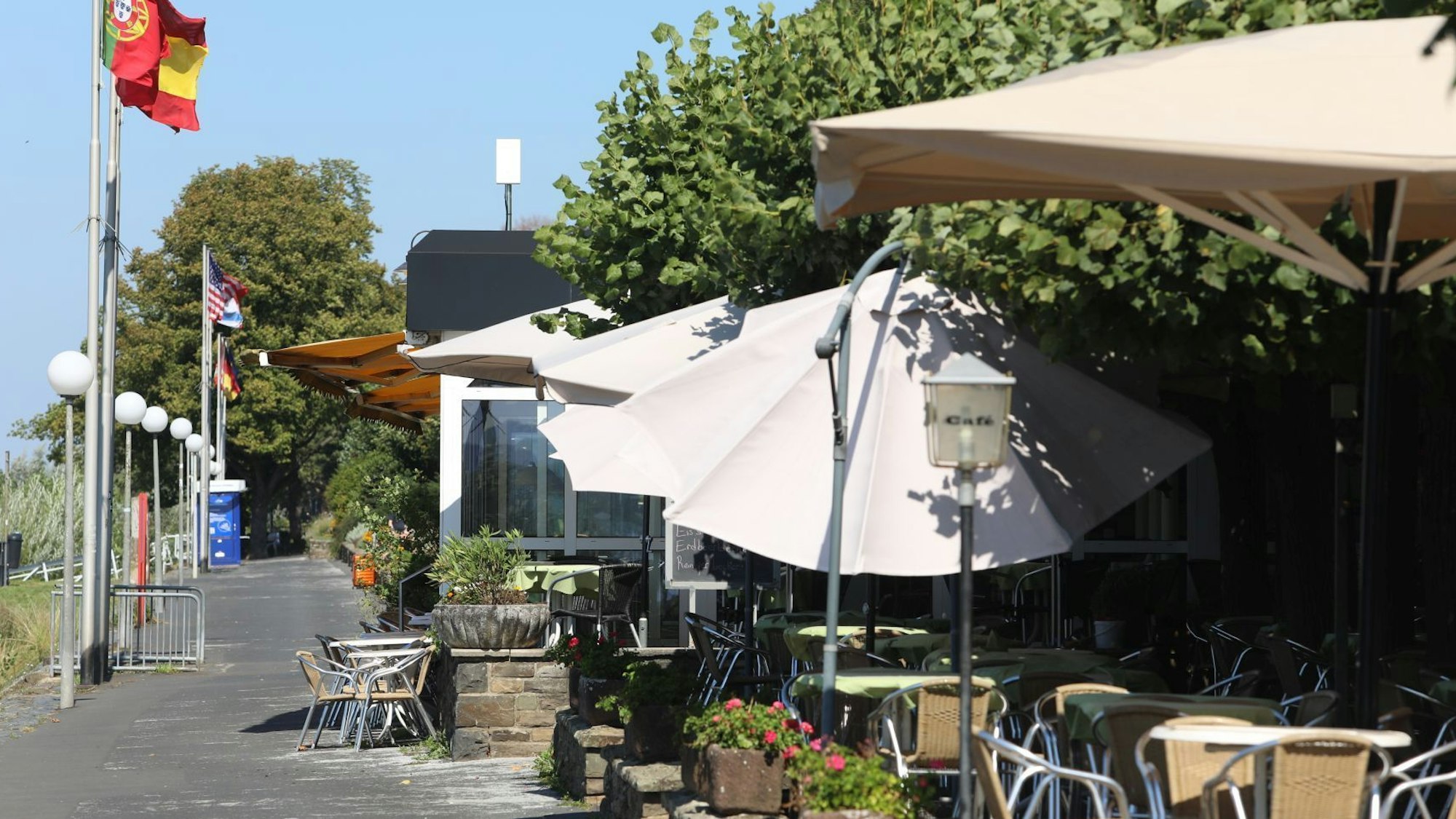 Die Promenade mit Außengastronomie in Königswinter.