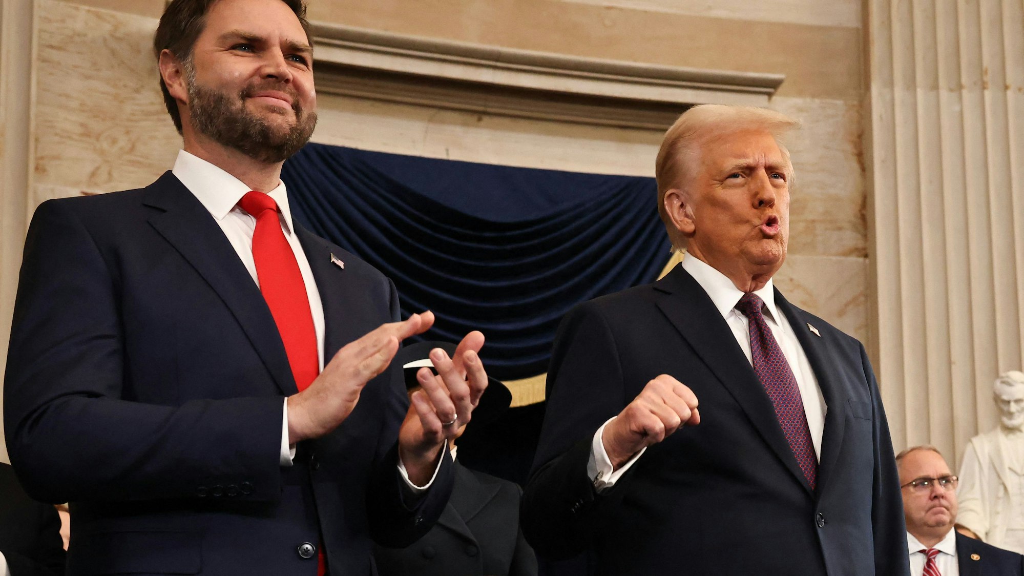 Die neue Führung der USA, Donald Trump und J.D. Vance, kommen im Kapitol an.