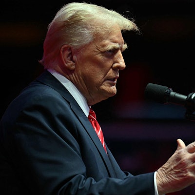 Donald Trump ist der Meinung, viele bisher von Geheimdiensten und Regierung geheim gehaltenen Unterlagen, sollen veröffentlicht werden.