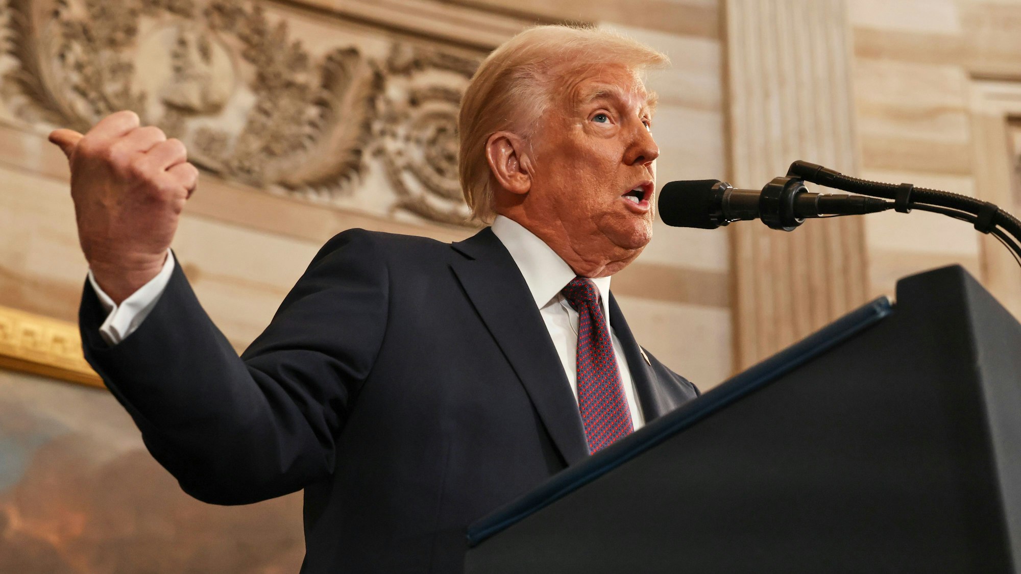 Präsident Donald Trump spricht während der Amtseinführung des Präsidenten in der Rotunde des US-Kapitols in Washington.