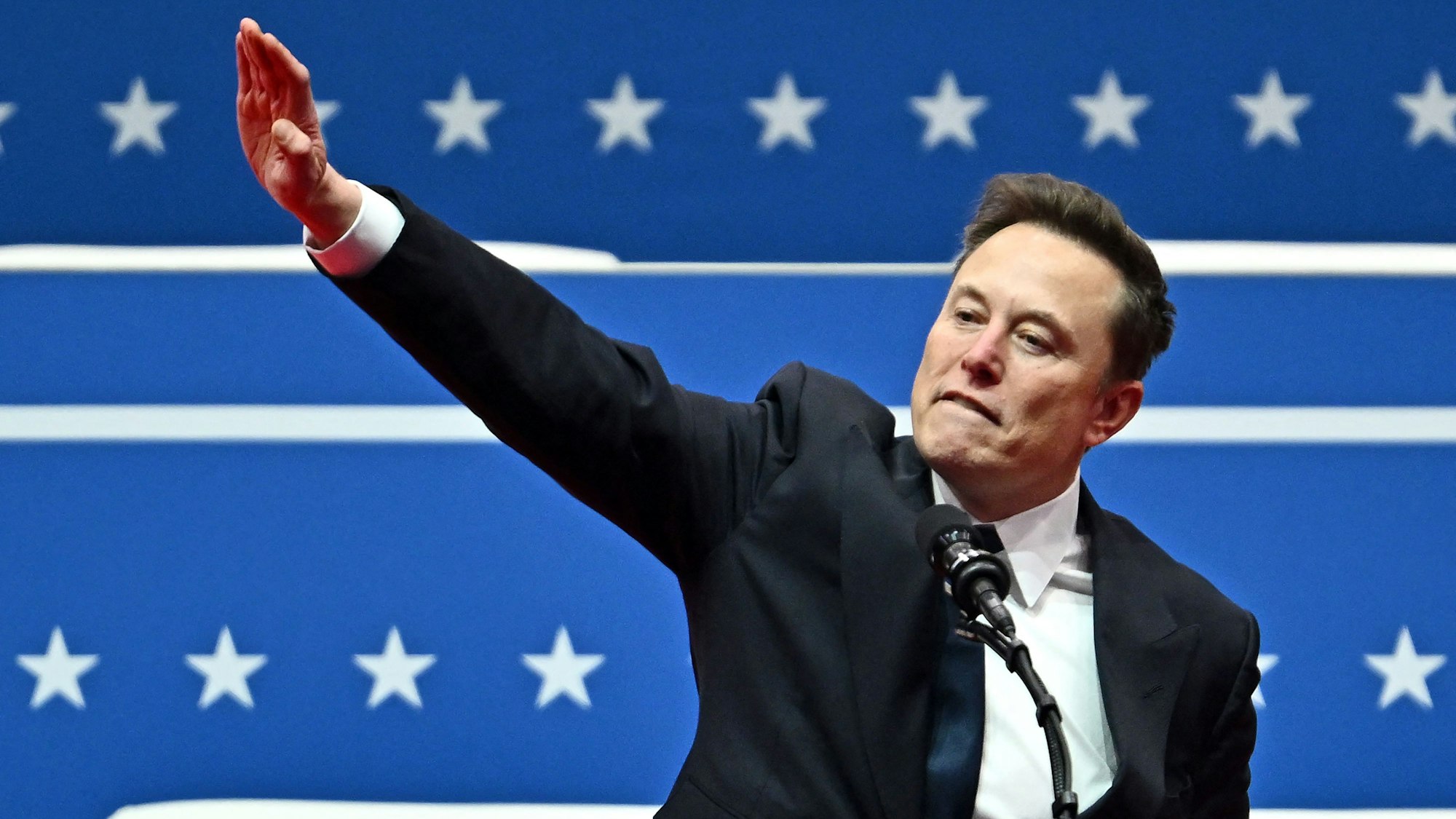 Elon Musk bei seinem Auftritt in der Capitol One Arena in Washington nach der Amtseinführung von Donald Trump als US-Präsident.