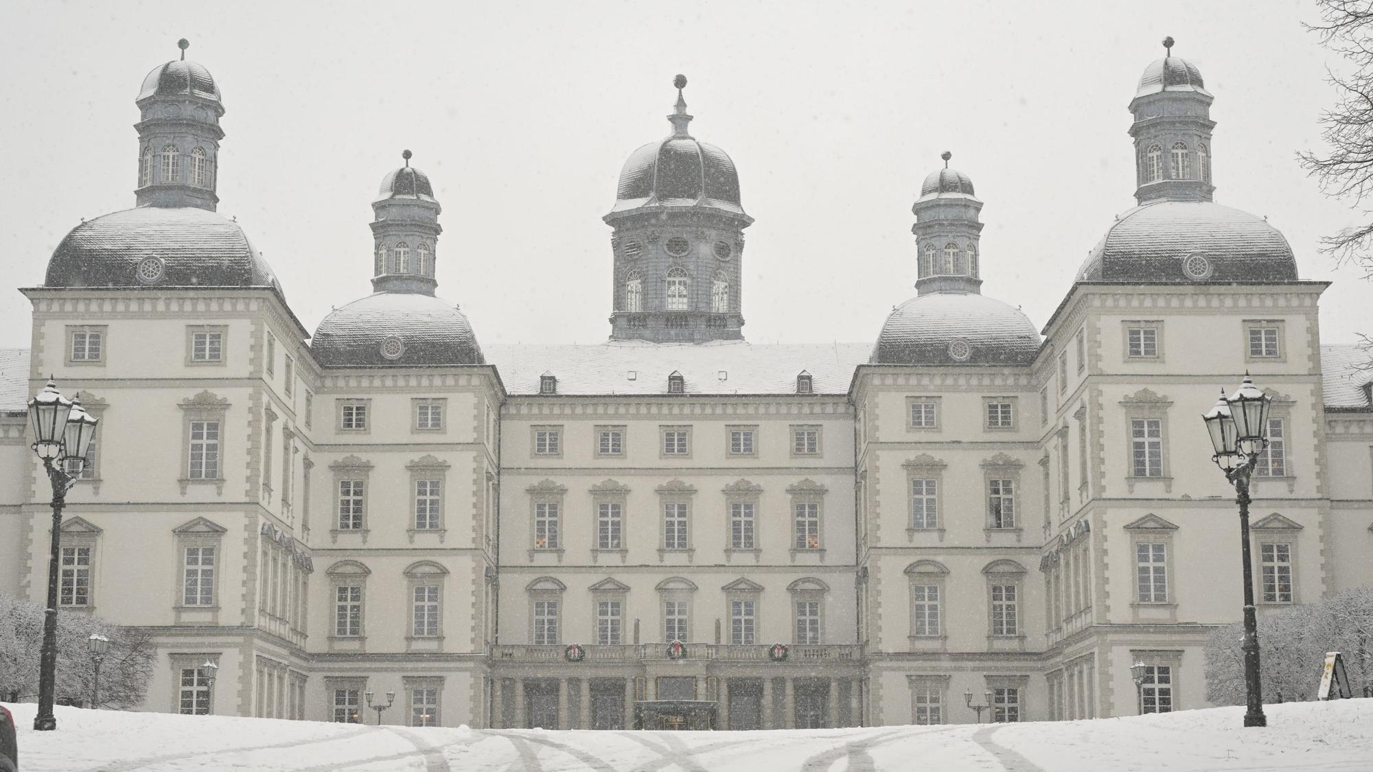 Wintereinbruch-Schnee-