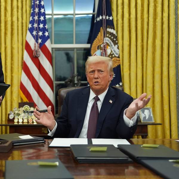 20.01.2025, USA, Washington: US-Präsident Donald Trump unterzeichnet Anordnungen im Oval Office des Weißen Hauses. Foto: Evan Vucci/AP/dpa +++ dpa-Bildfunk +++
