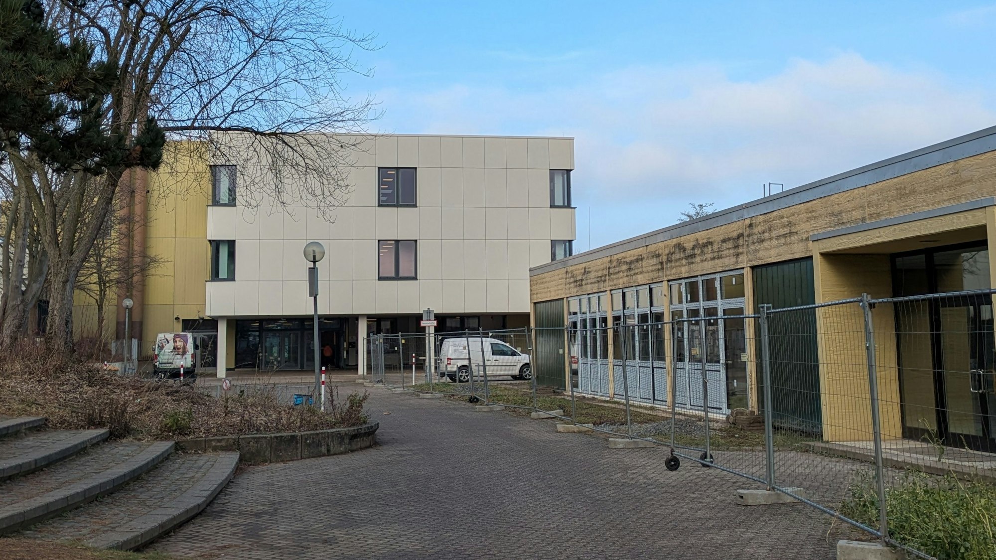 Das Gymnasium Alfter braucht bis zum Schuljahr 2027/28 einen Erweiterungsbau.