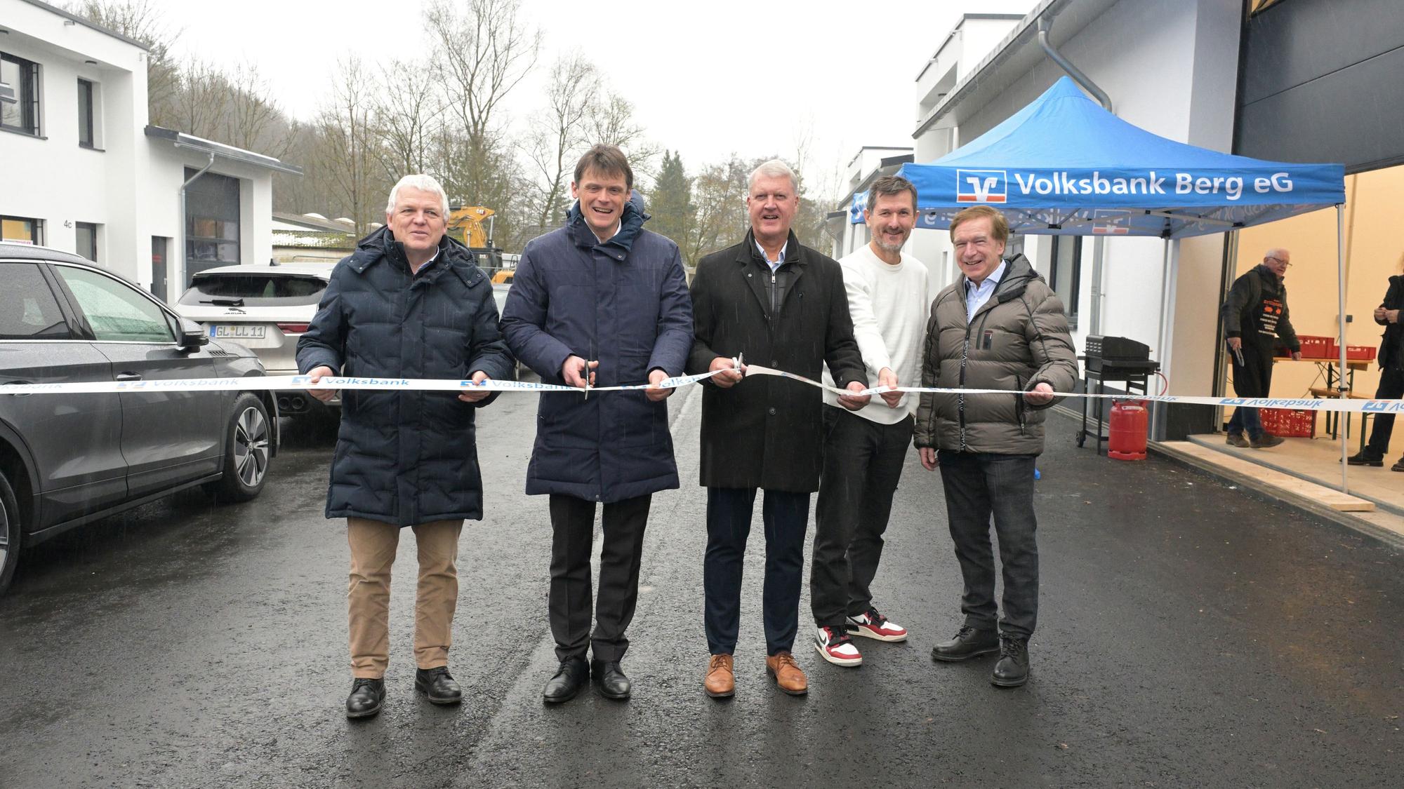 Eröffnung des Gewerbeparks in Hungenbach
v.l. Bürgermeister Willi Heider, Christoph Gubert, Helmut Vilmer, Ingo Schierz Architekt, Georg Verfuß