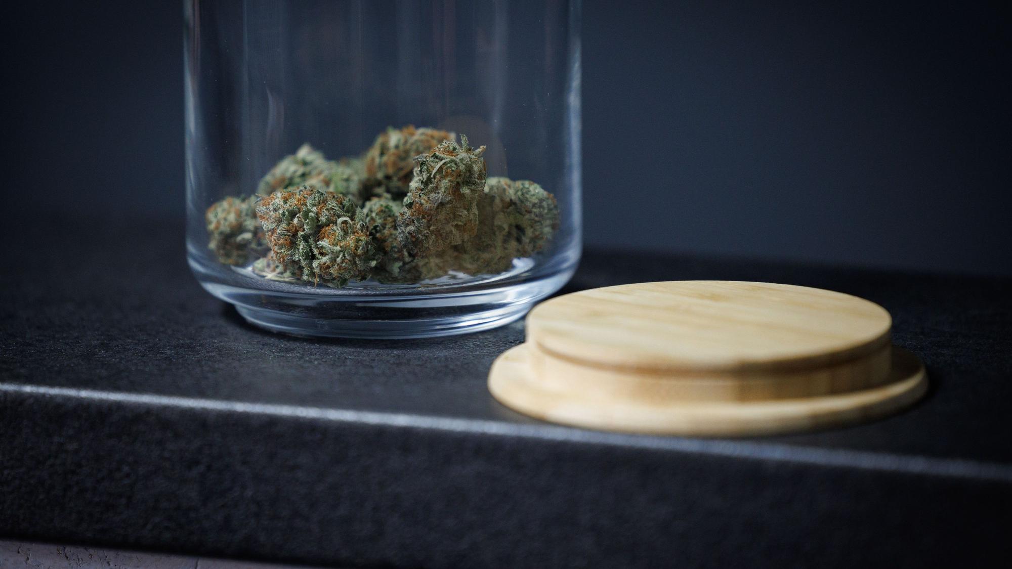 Blick auf Cannabis im Ladengeschäft der Anbauvereinigung Joints Venture.