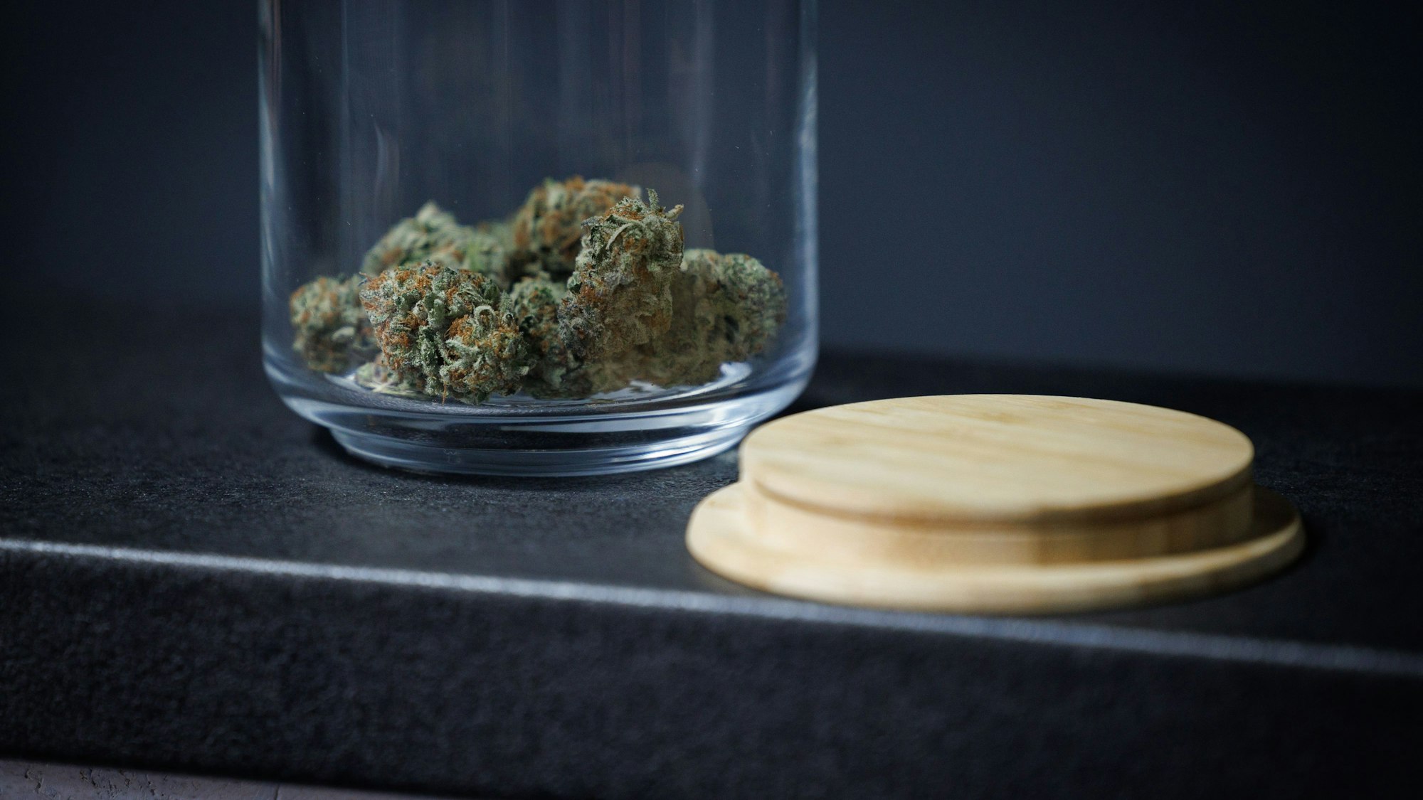 Blick auf Cannabis im Ladengeschäft der Anbauvereinigung Joints Venture.