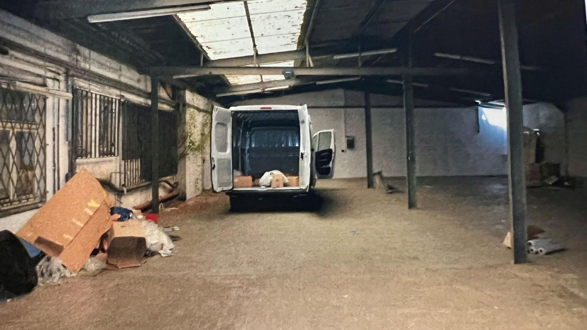 In dieser Lagerhalle in Hürth wurden die Männer gefesselt und misshandelt