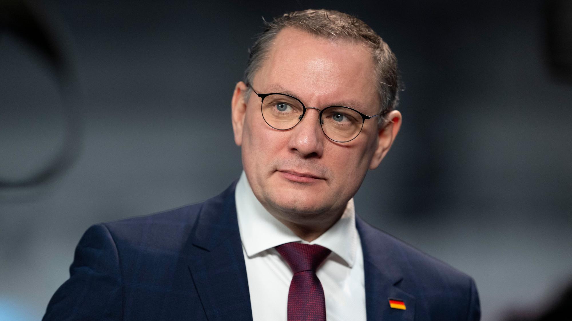 Tino Chrupalla, AfD-Bundesvorsitzender und Fraktionsvorsitzender der AfD, nutzte die USA-Reise den eigenen Angaben nach, um Kongressabgeordnete und Diplomaten zu treffen. (Archivbild)