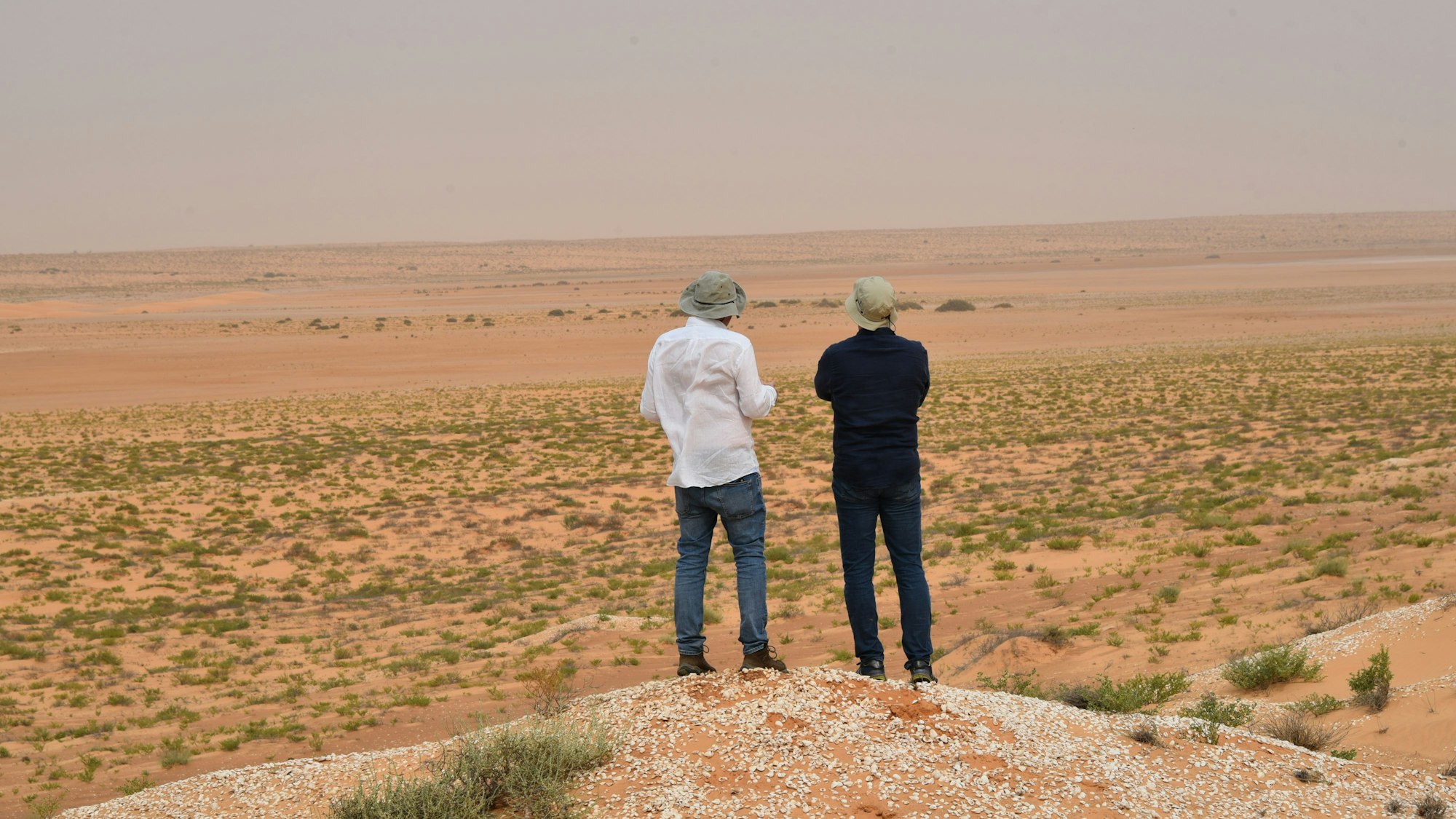Projekt Sarep in Mauretanien,
Prof. Peter Heck (l.) und Joachim Käufler (Geschäftsführer Synlift, Projektleiter für den Bau der Entsalzungsanlagen)