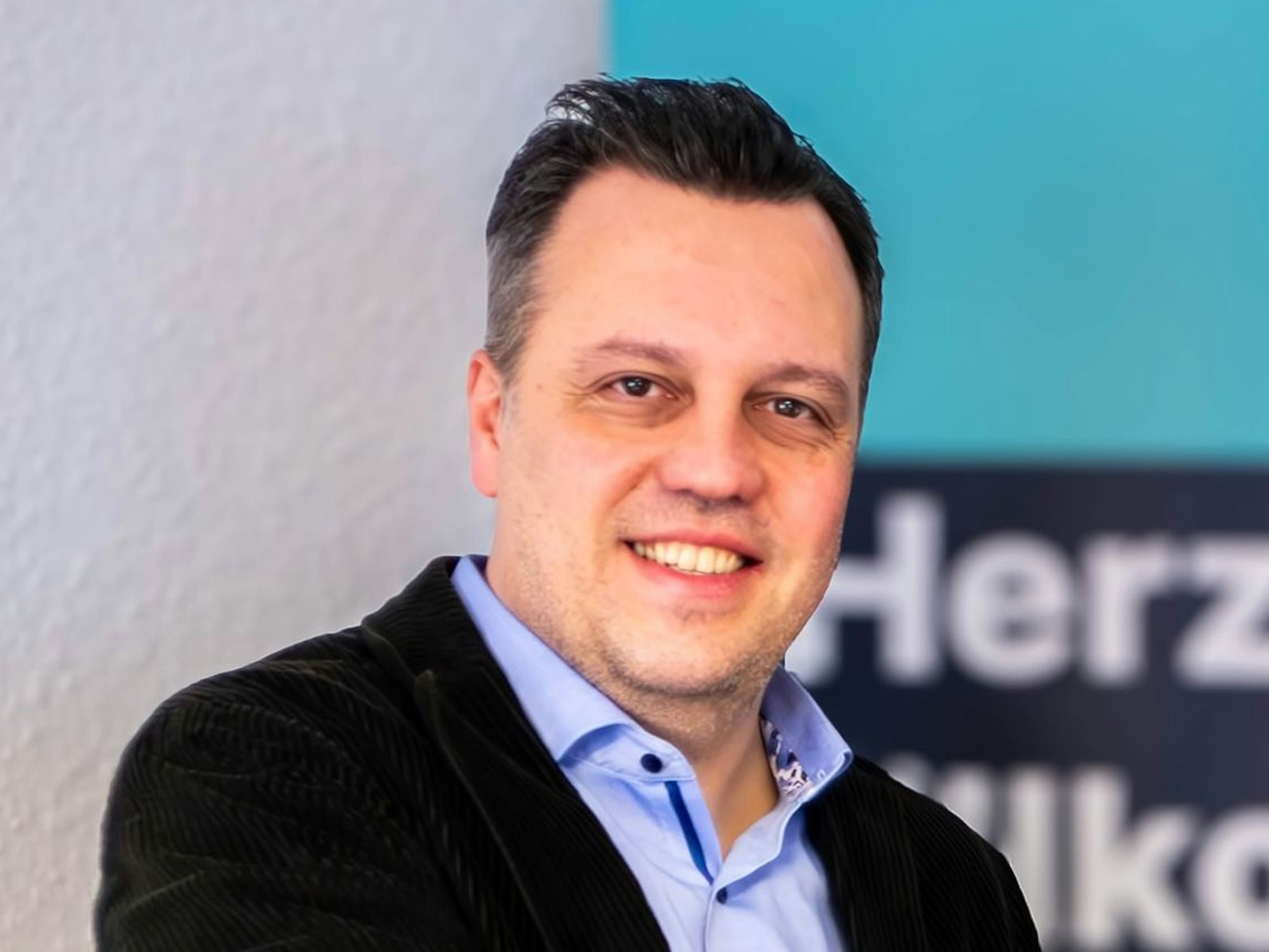 Das Porträt zeigt Sacha Reichelt, den Bürgermeister von Euskirchen.