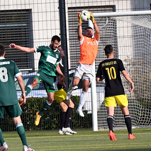 Fußball
Deutz-Arnoldsweiler
TW: Maurice Nguyen (Deutz)
Foto: Uli Herhaus