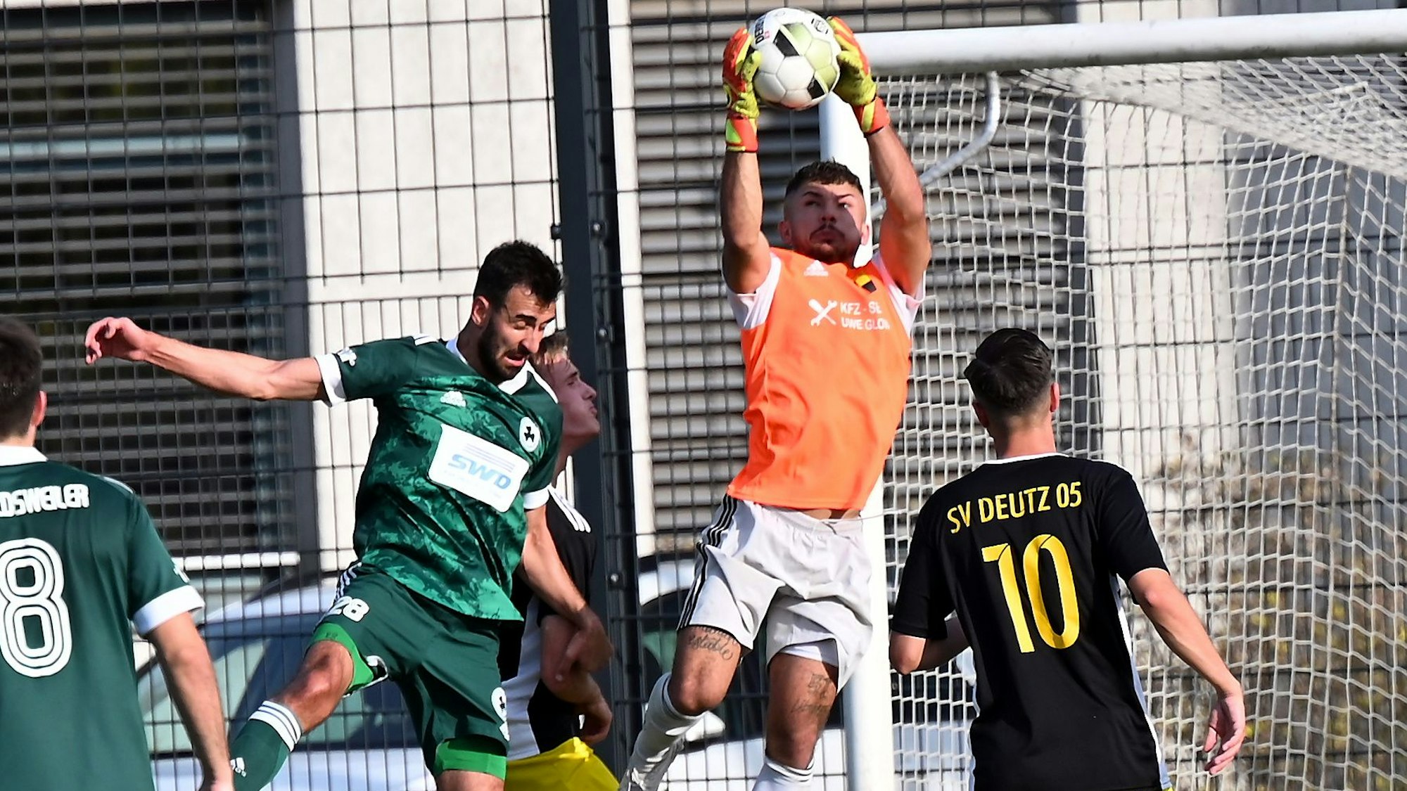 Fußball
Deutz-Arnoldsweiler
TW: Maurice Nguyen (Deutz)
Foto: Uli Herhaus