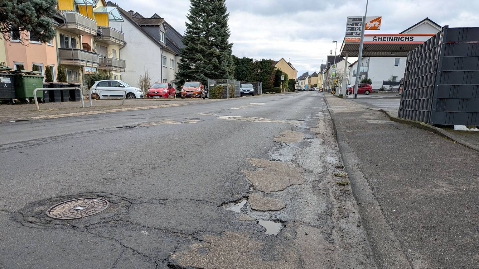 Ein klarer Sanierungsfall ist die Alfterer Straße (L113).